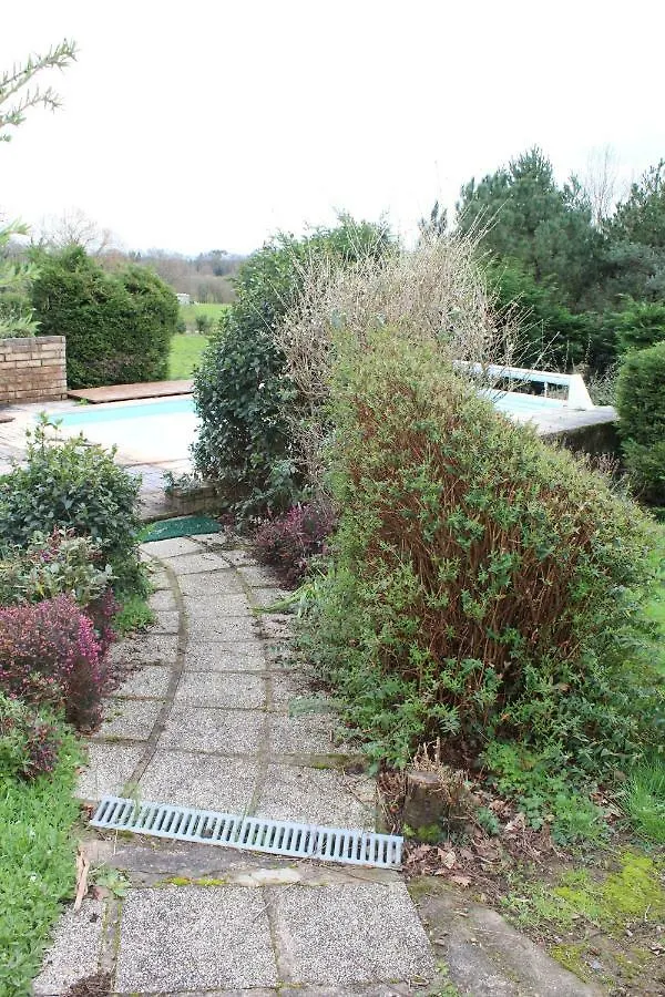 Maison Saint-Vincent-sur-Oust 0*,